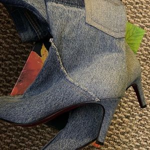 Very cute denim boots